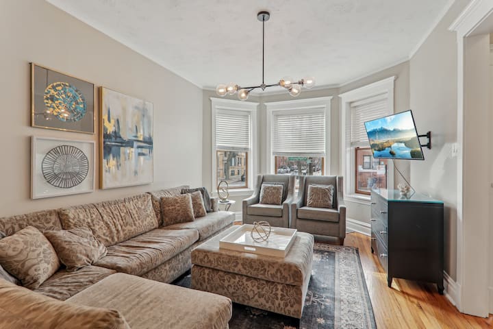 Big Wrigleyville Home, Great for Groups, 2 Units!