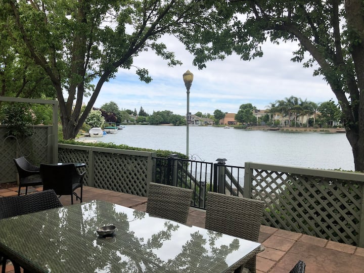 Elk Grove Waterfront w/ King Bed Houses for Rent in Elk Grove