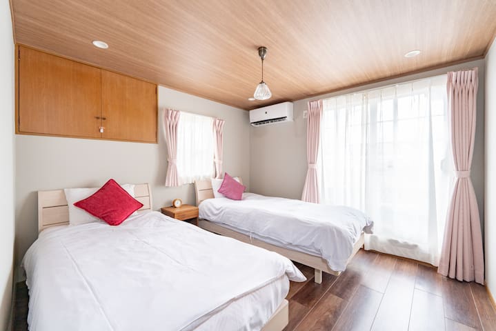 【東新宿】新宿歌舞伎町徒歩圏！駅近・駐車場付！3ベットルーム！おしゃれレンガ3階建て一軒家を貸切 gallery image 3