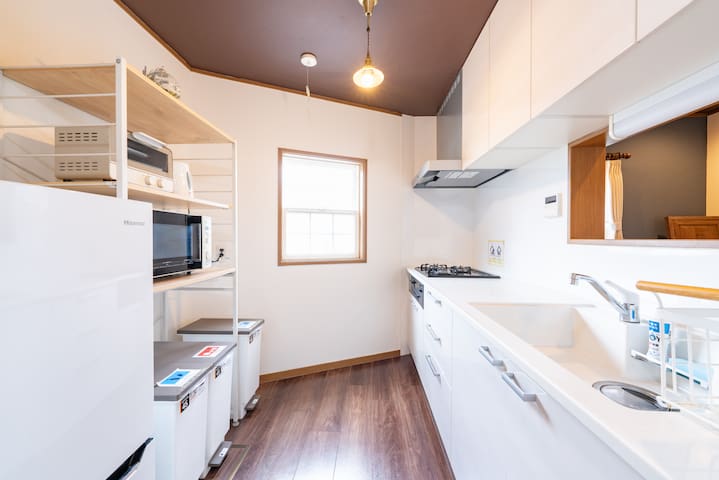 【東新宿】新宿歌舞伎町徒歩圏！駅近・駐車場付！3ベットルーム！おしゃれレンガ3階建て一軒家を貸切 gallery image 5