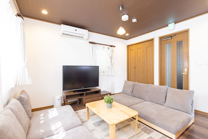 【東新宿】新宿歌舞伎町徒歩圏！駅近・駐車場付！3ベットルーム！おしゃれレンガ3階建て一軒家を貸切