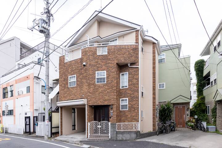 【東新宿】新宿歌舞伎町徒歩圏！駅近・駐車場付！3ベットルーム！おしゃれレンガ3階建て一軒家を貸切 gallery image 4
