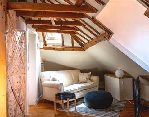 Top Airbnb: Historic top floor with a/c and flexible check-in em Campo De Ourique