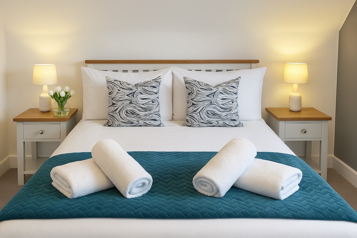 阁楼房间宽敞明亮通风。