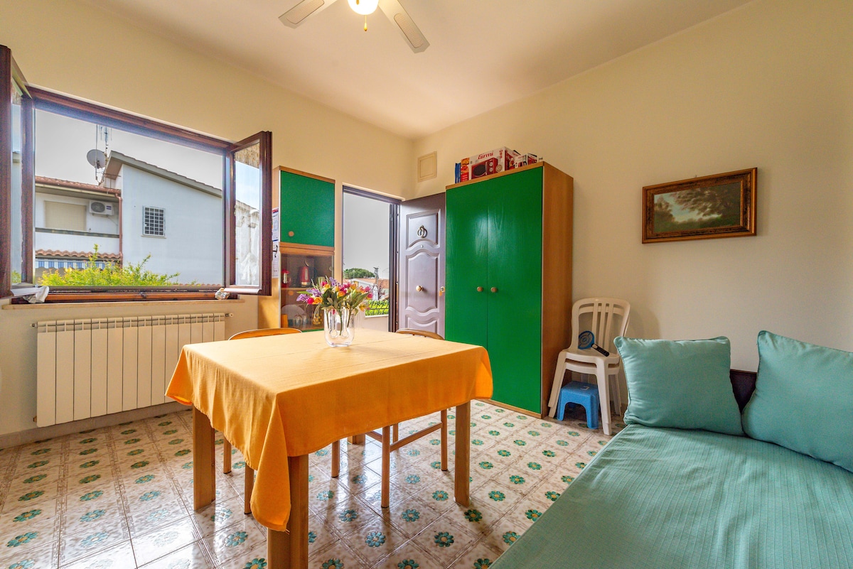 Annuncio Airbnb popolare: Apartment just steps from the private sea a Anzio