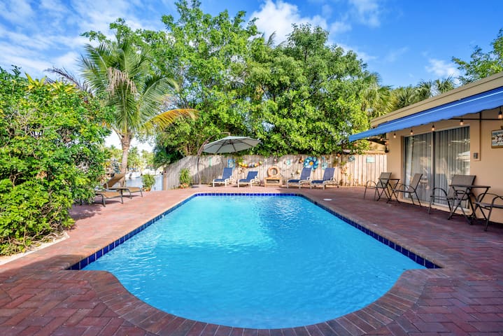 Five beds! Purely S. Florida! Kayak, p boards!