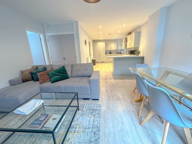 Modern, Spacious, 3bdrm,2bath ,Marylebone, 110sqm gallery image 2