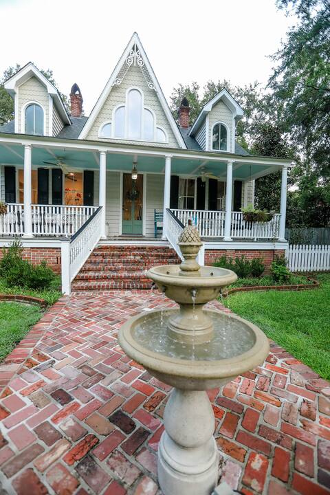 Entire Home l Chick Inn on Main