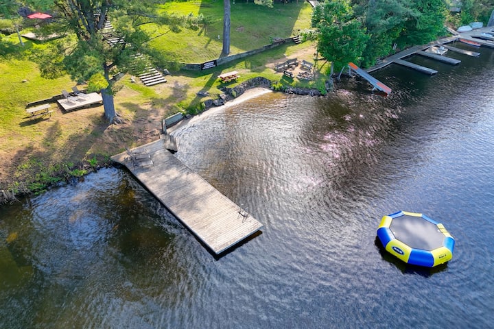 Loon Lodge | Lake Muskoka Waterfront Views + Sauna - 佈雷斯布里奇