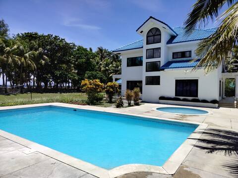 Villa del Nico - Beachfront - Pagudpud