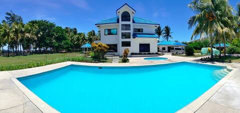 Villa del Nico - Beachfront - Pagudpud