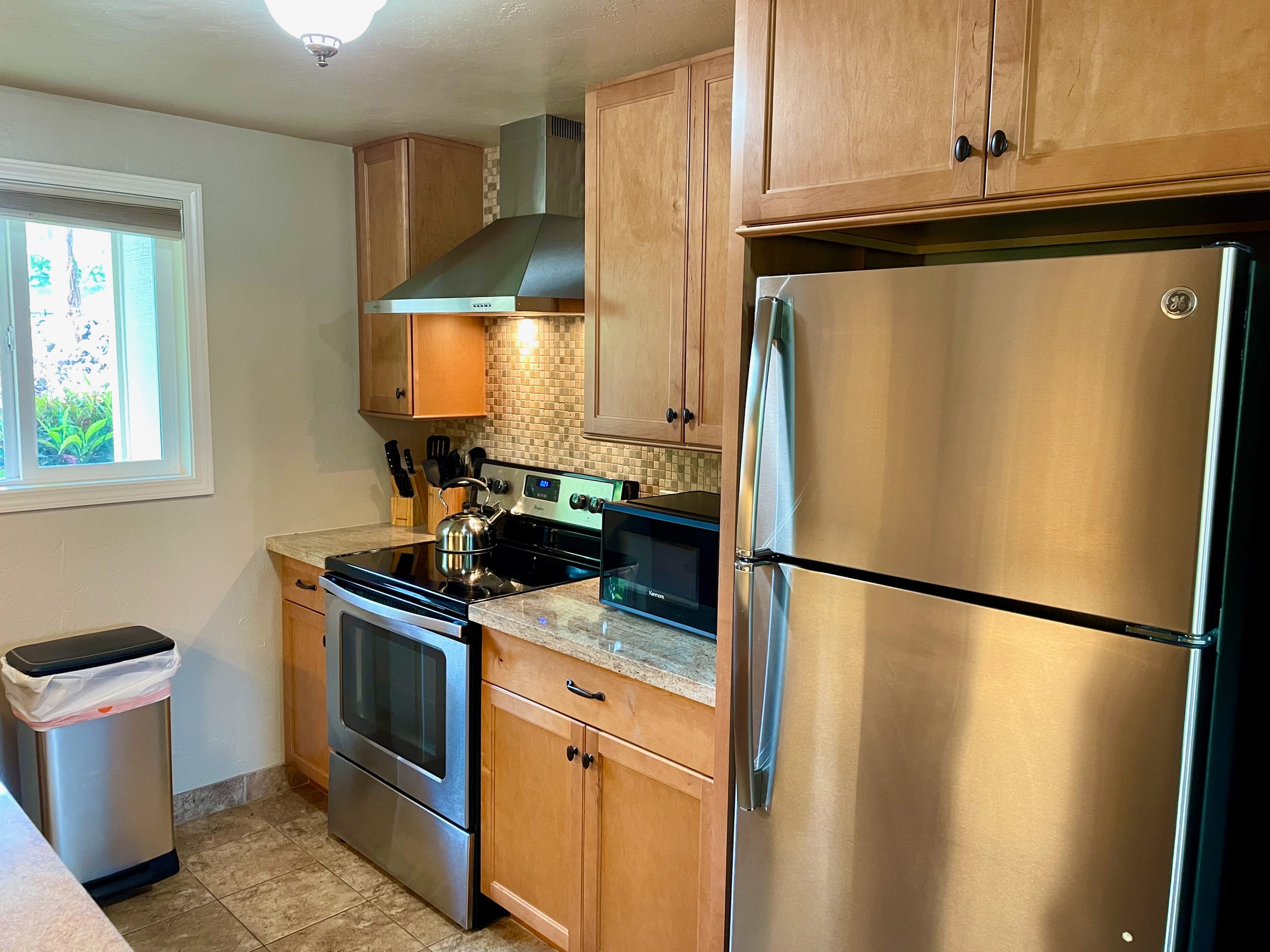 Condo in Kailua-Kona · ★4.96 · 2 bedrooms · 4 beds · 2 private baths - Image 4