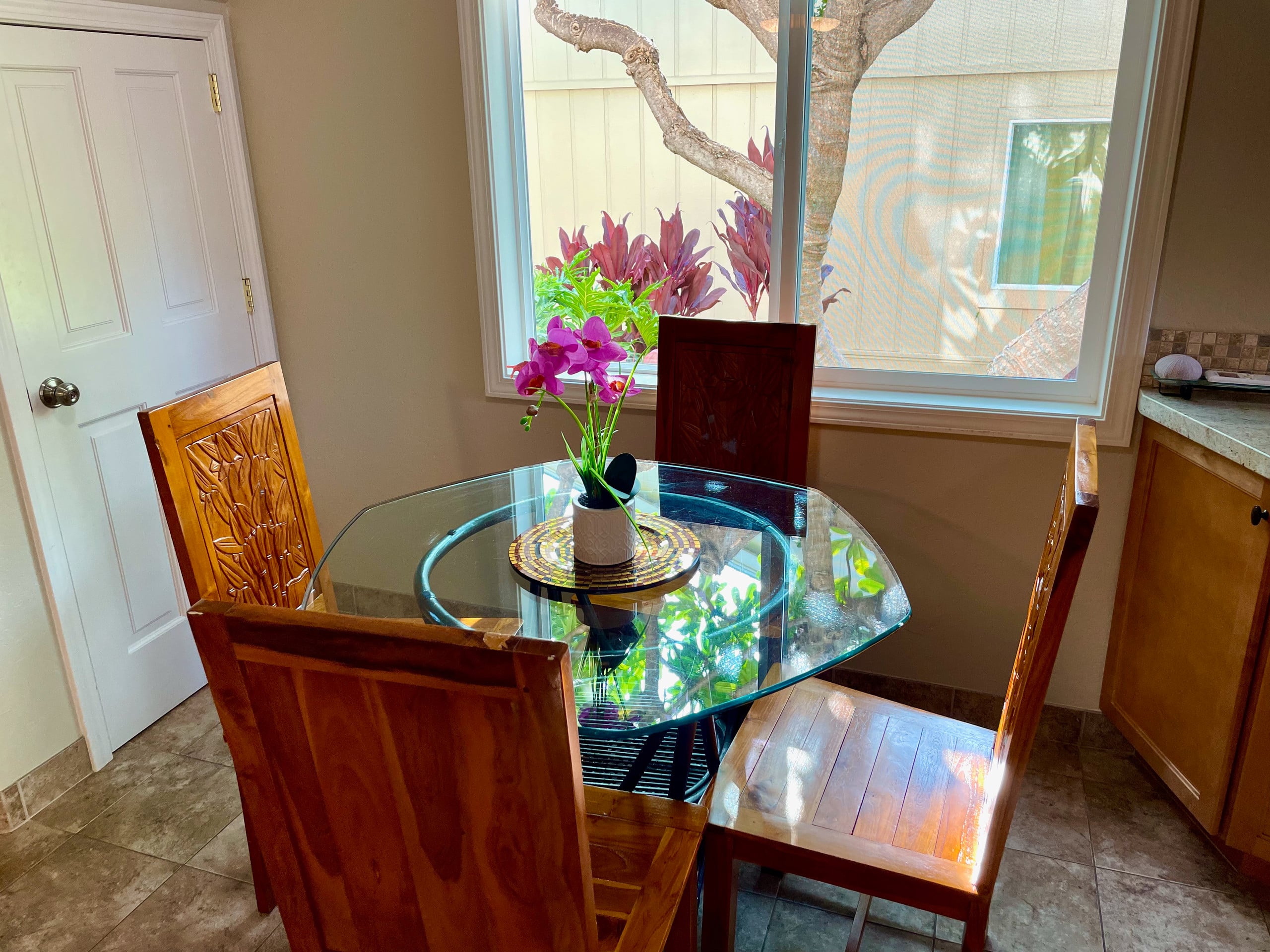 Condo in Kailua-Kona · ★4.96 · 2 bedrooms · 4 beds · 2 private baths - Image 7
