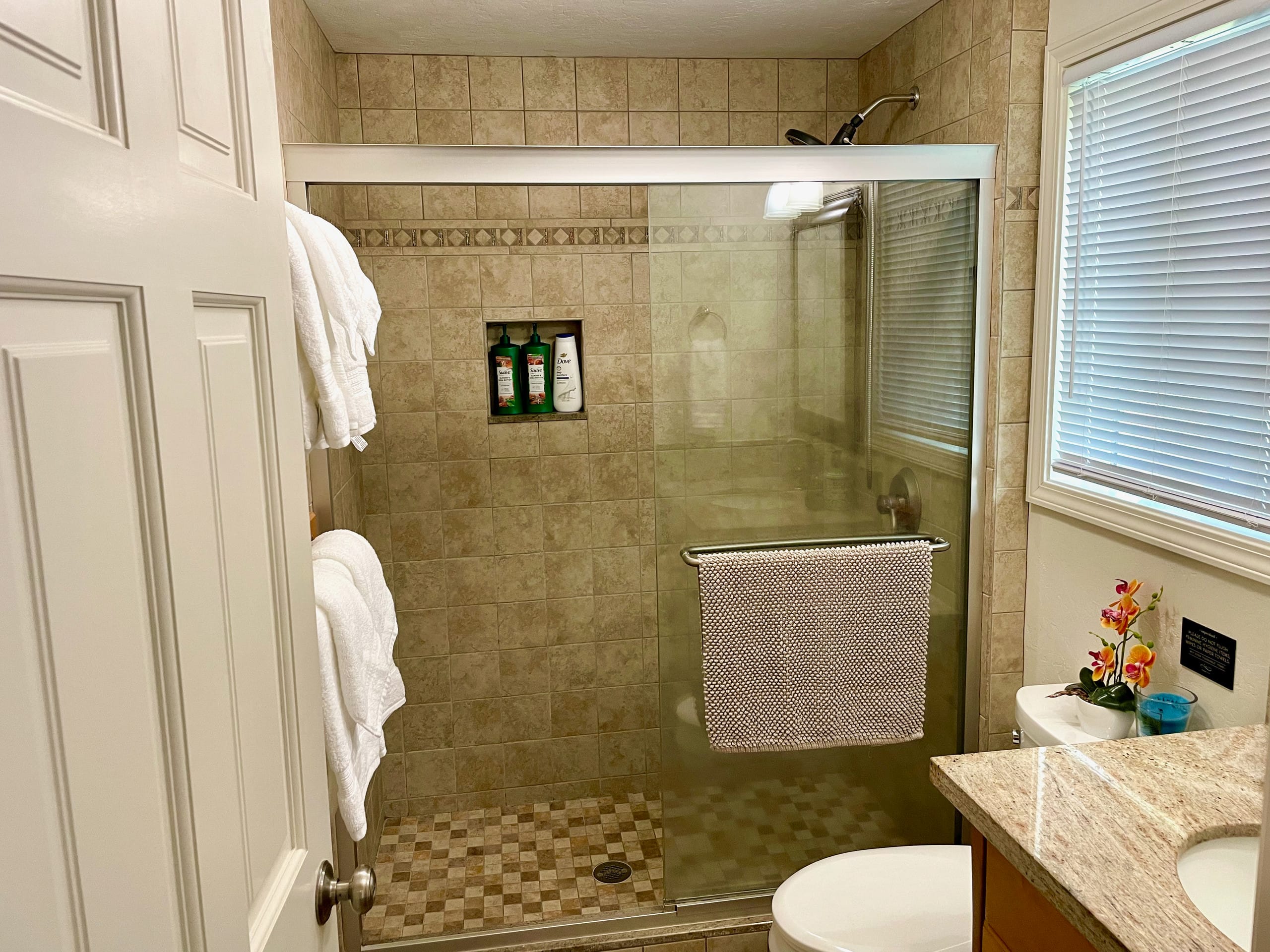 Condo in Kailua-Kona · ★4.96 · 2 bedrooms · 4 beds · 2 private baths - Image 16