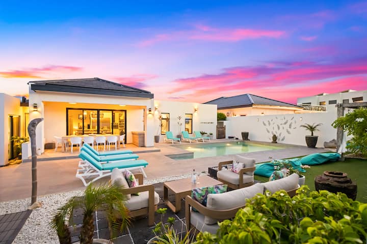 Luxury Oasis Villa with Pool, 3 Minutes to Beach