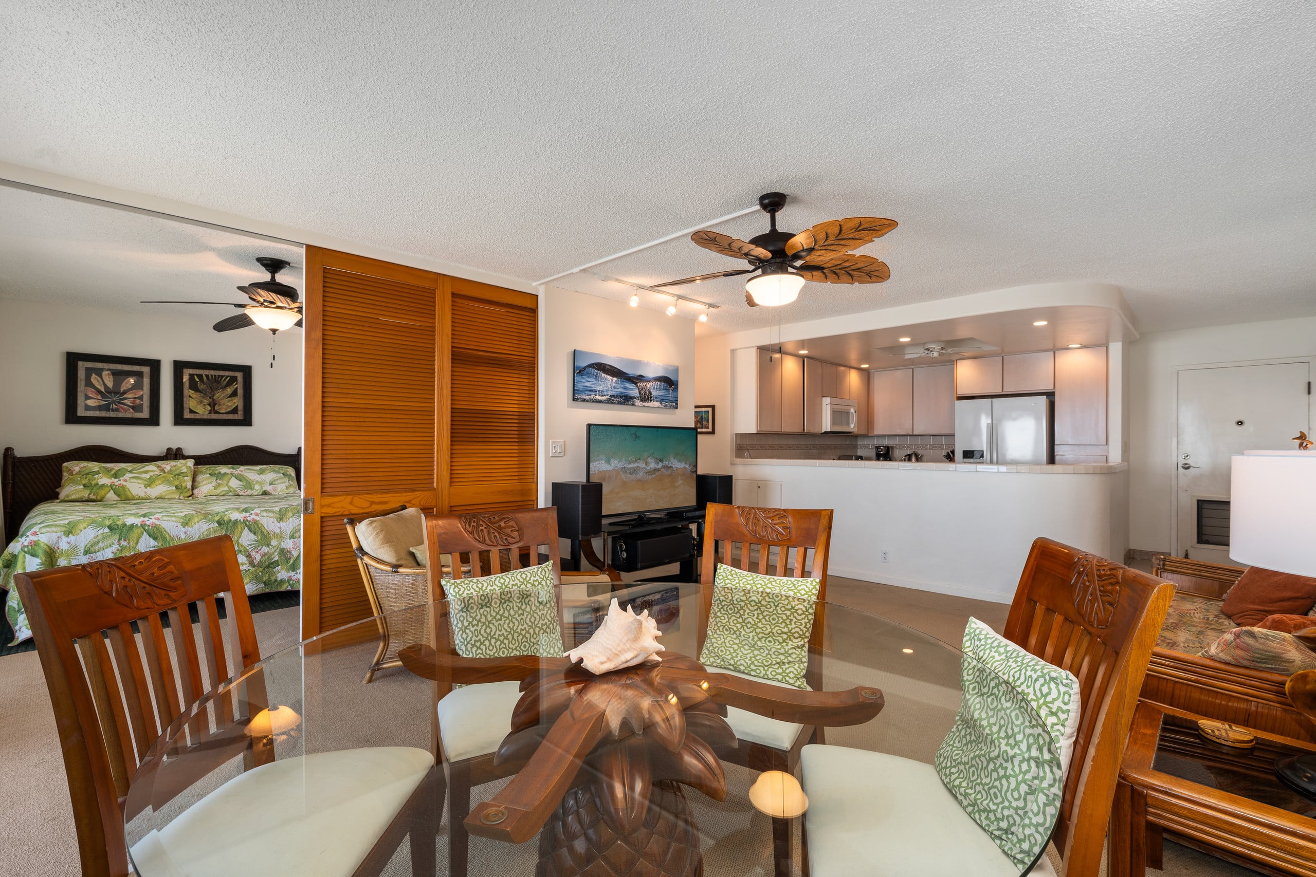 Condo in Lahaina · ★4.8 · 2 bedrooms · 4 beds · 2 baths - Image 2