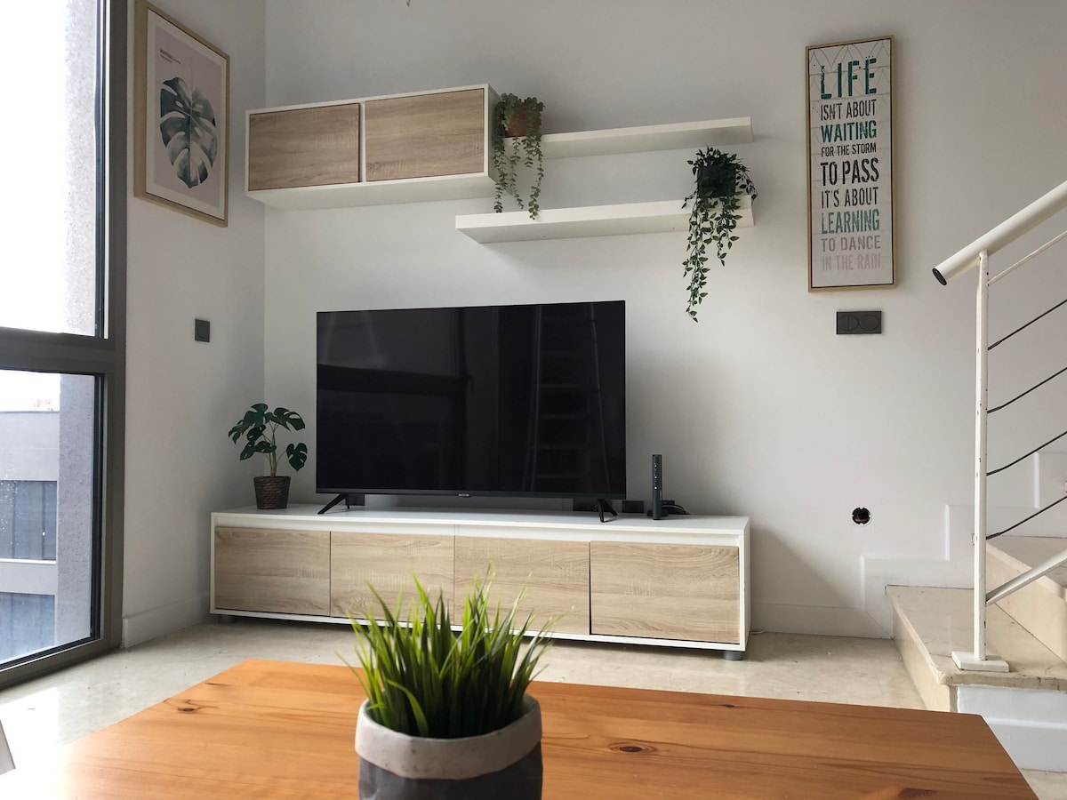 Popular Airbnb listing: Ch16! Duplex Plus Moonlight! in Villaverde