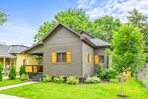 Large Group Cozy Retreat By Zoo:Arcade/Pool-table