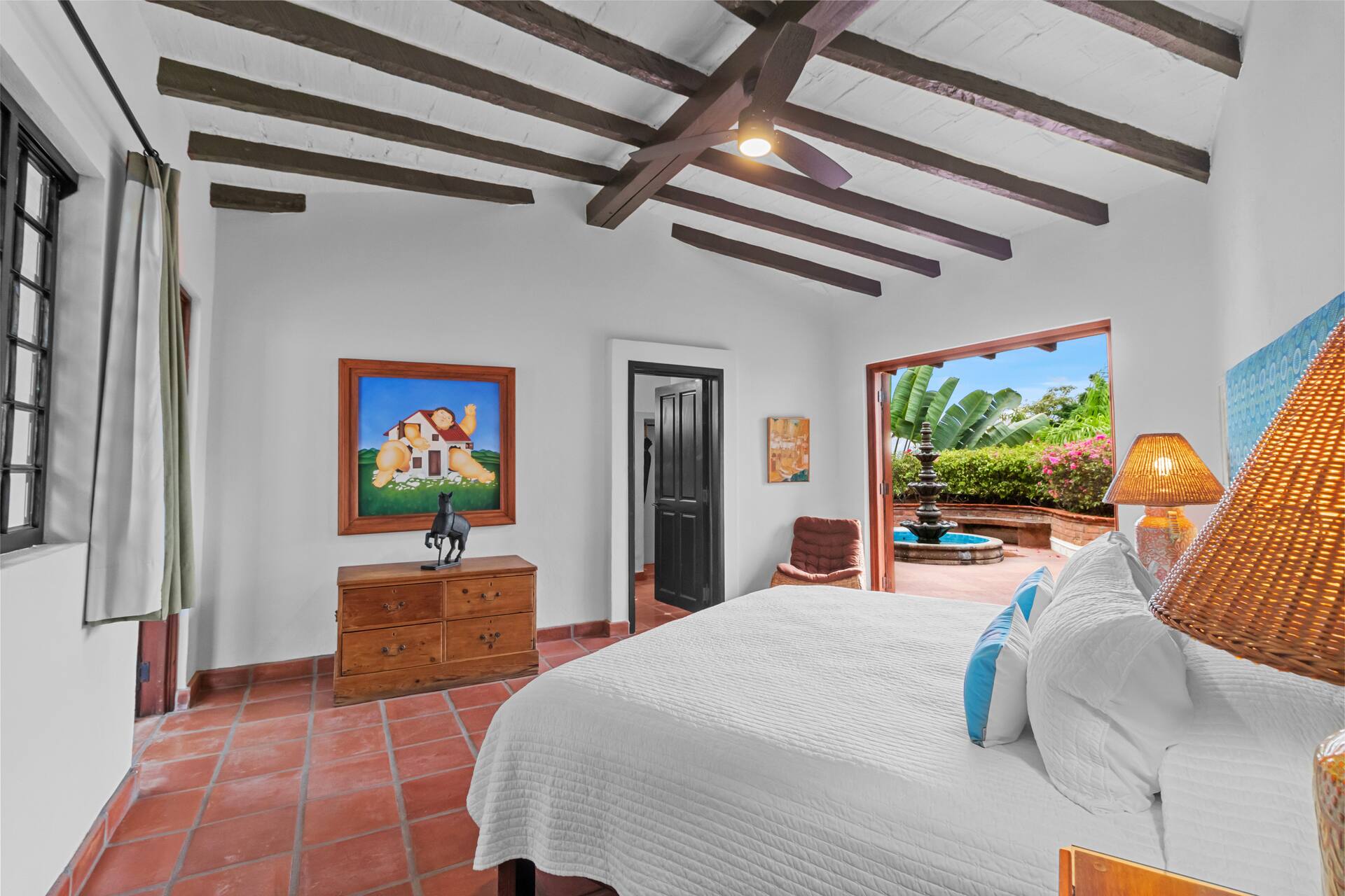 Villa Ladera, A lush oasis moments from the beach — photo 3