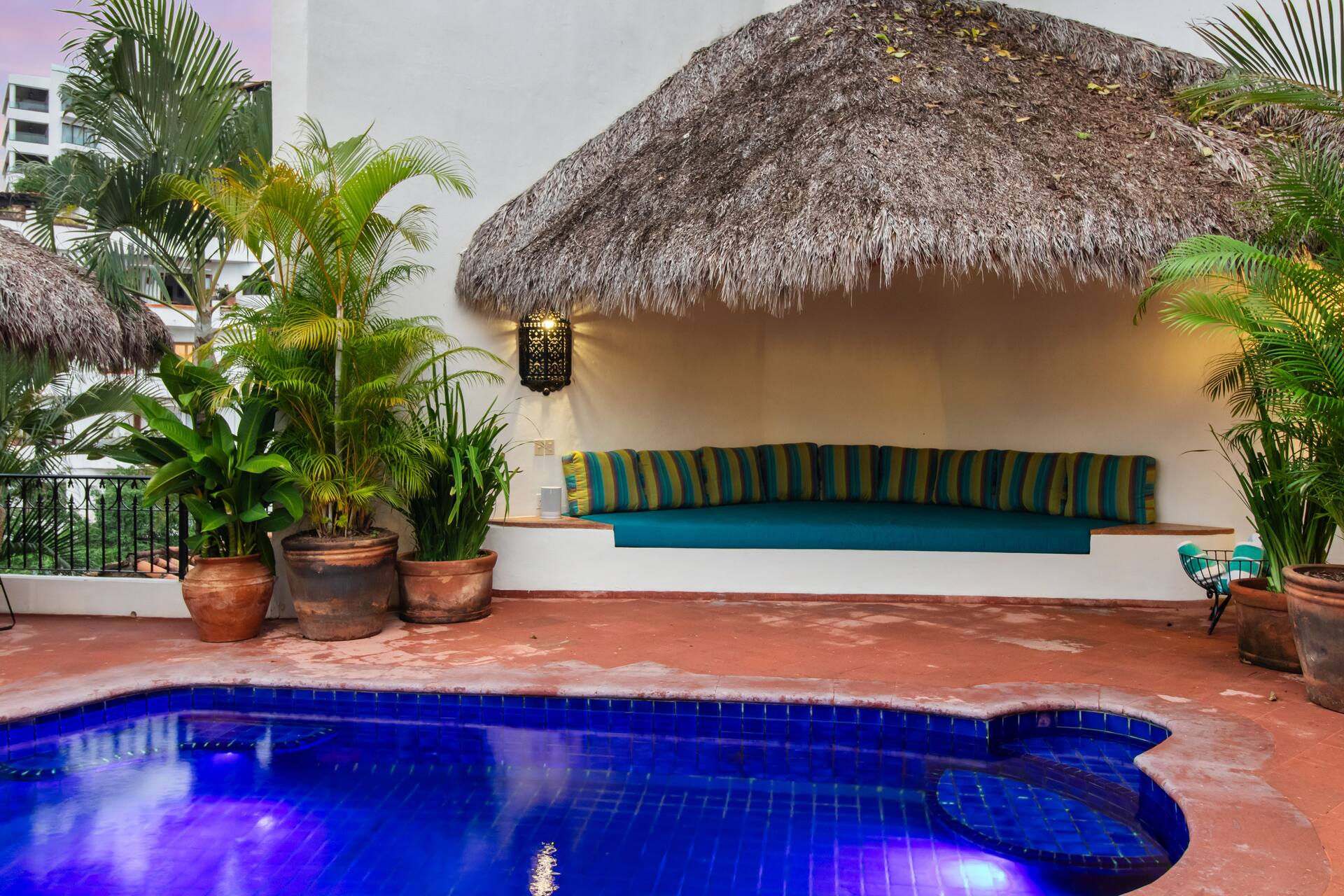 Villa Ladera, A lush oasis moments from the beach — photo 4