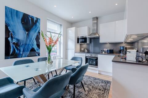 Magic TheatreLand Design Family Home Back2Airbnb