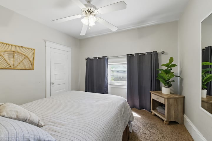 3号卧室（二楼）标准双人床