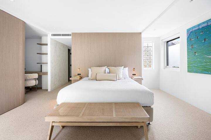 Luxury Apartment with Bronte Beach Views gallery image 5