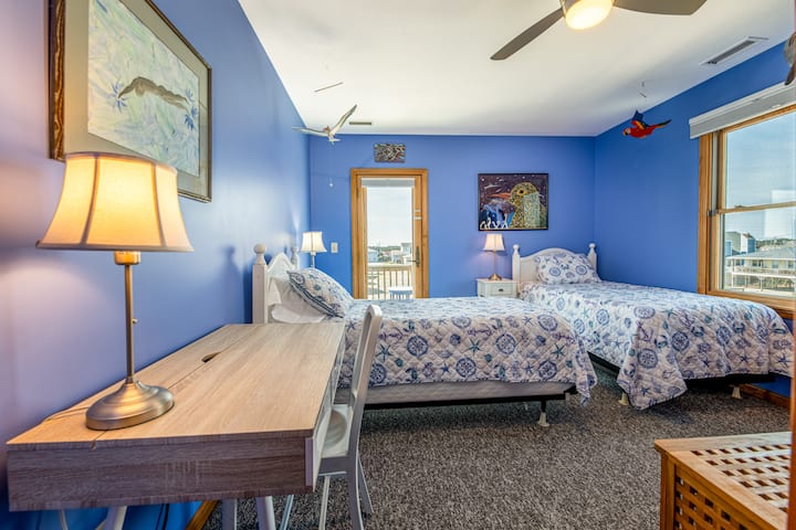 إطلالة على المحيط غرفة نوم 4 - سريران مزدوجان ومكتب وتلفزيون ذكي وخزانة ملابس وخزانة ملابس وحمام خاص ودخول خاص إلى أحد الطوابق العديدة