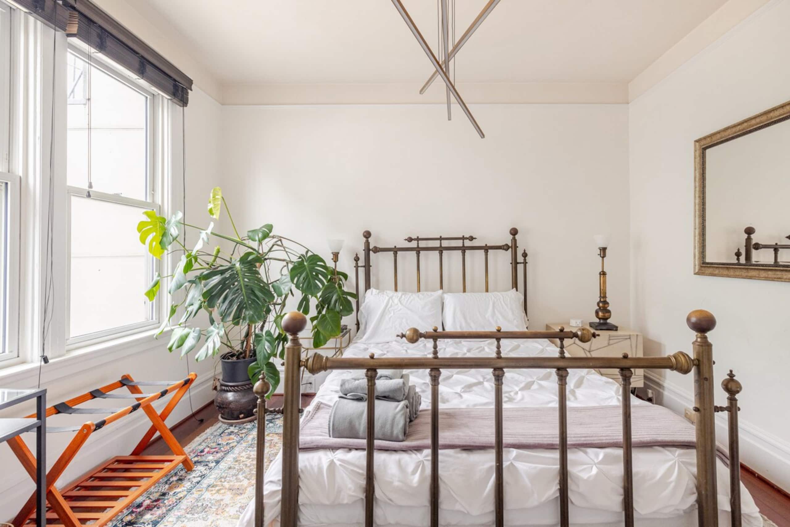Home in San Francisco · ★4.96 · 3 bedrooms · 3 beds · 2 baths - Image 13