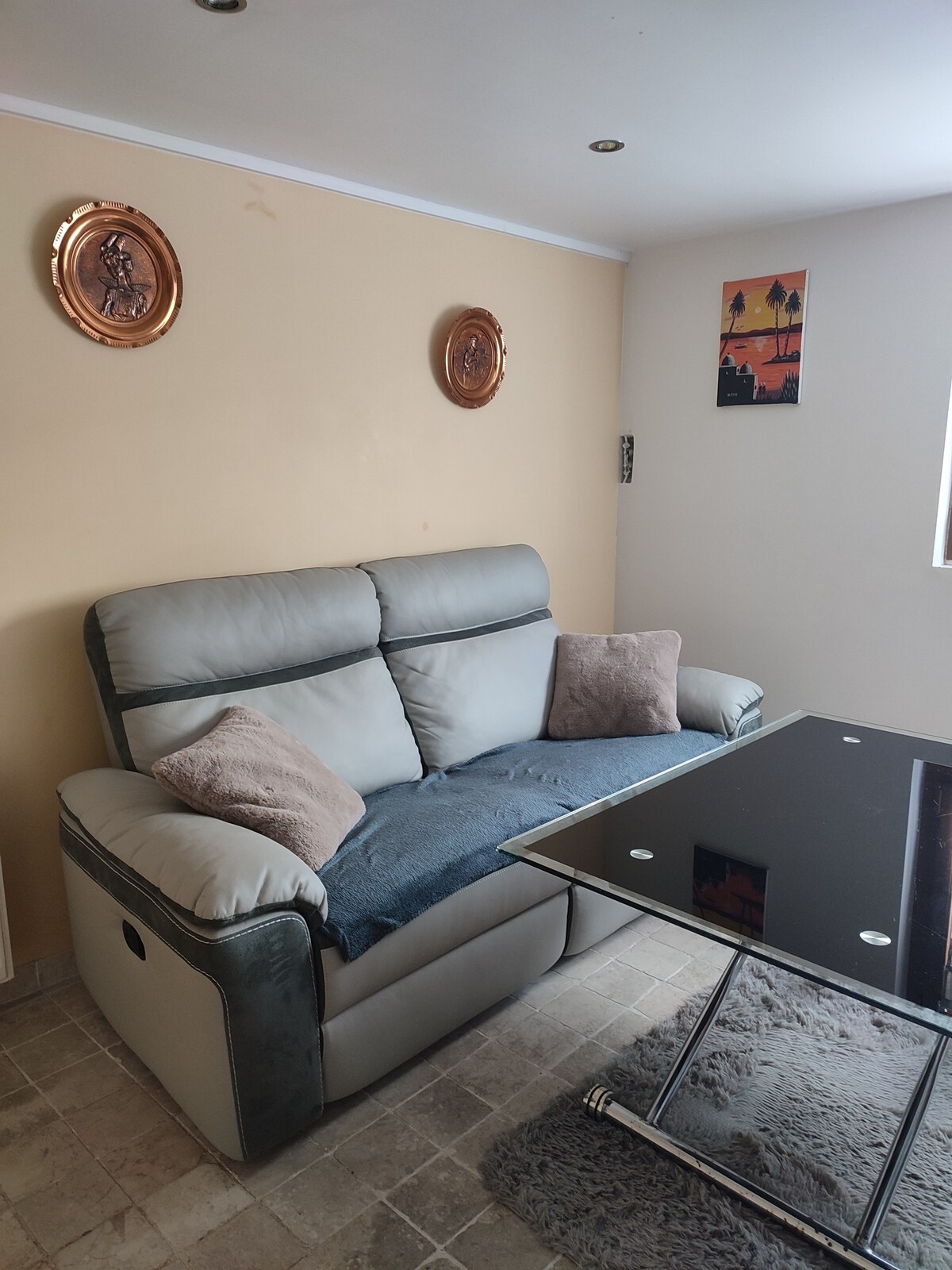 Top performing Airbnb: Beautiful apartment on the ground floor, garden side. in Bondy
