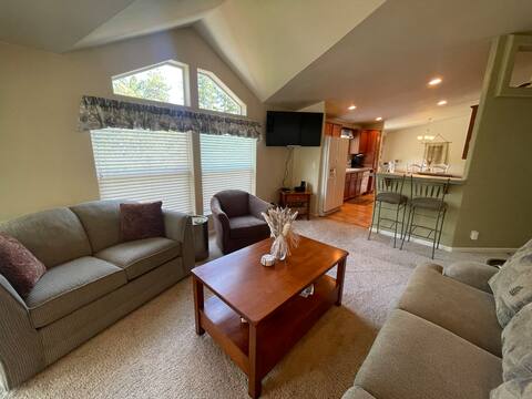 CARRVILLE LOOP HOME - SLEEPS 12!