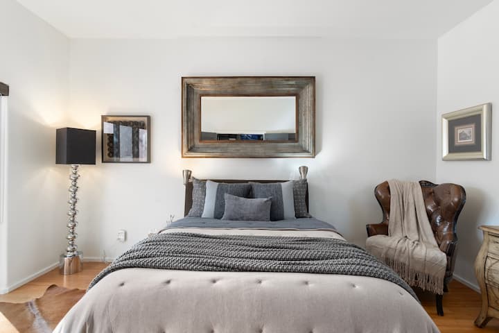 Featuring Oprah's Favorite Cozy Earth super-soft sheets and the comfort of 800 Loft Hutterite White Down Duvets, all wrapped in Jennifer Adams' exquisitely soft duvet covers. 