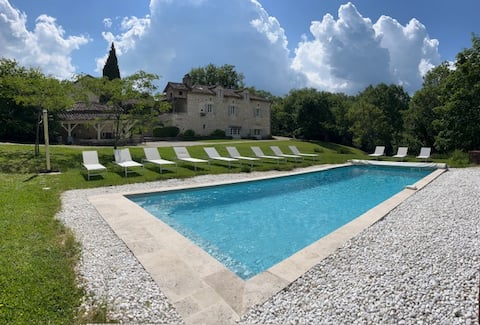 Luxury property 4* heated pool, air conditioning
