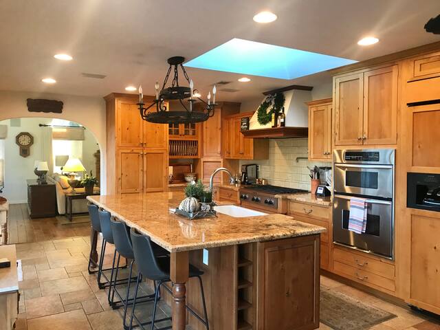 Luxury Home with Heated Pool and Pickle Ball Court gallery image 5