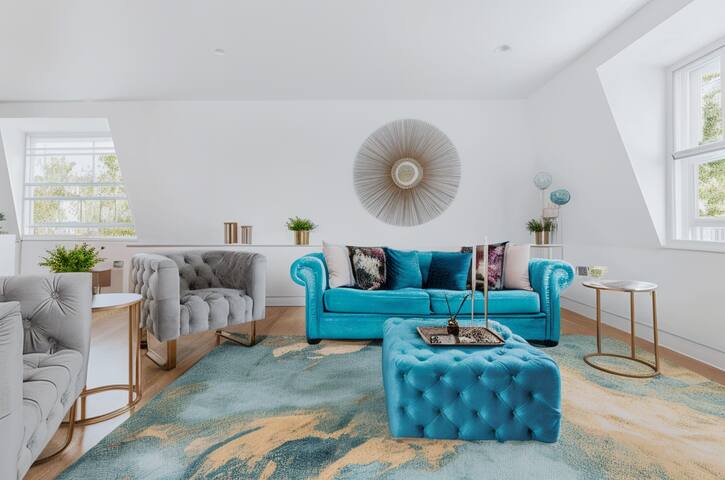 Covent Garden Exquisite LuxXo Penthouse +Starlink! gallery image 3