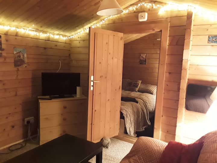 Cozy Self Contained Log Cabin Near Airport - Swords