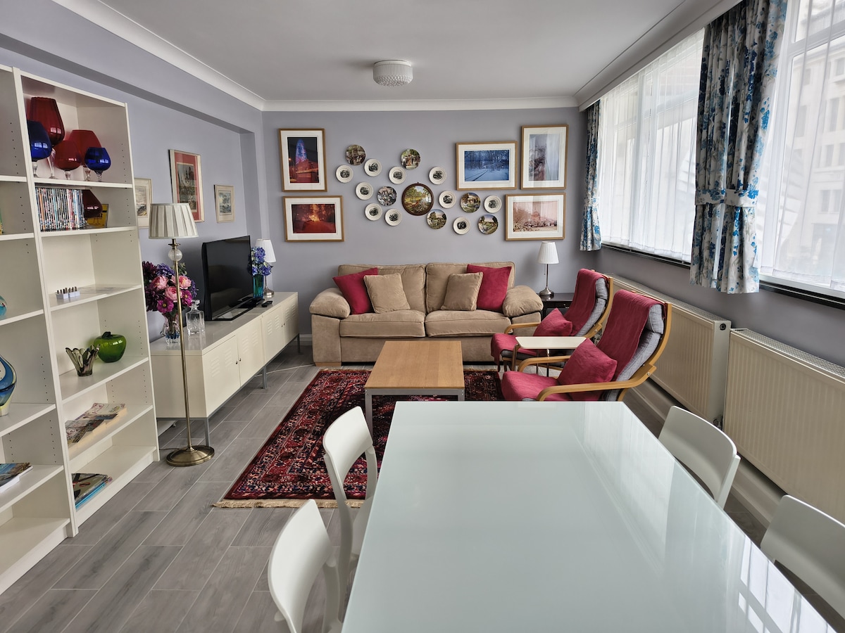 Successful Airbnb property: By London's St Paul's Cathedral in City Of London