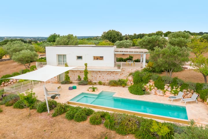 Stylish two bed villa with private pool & views