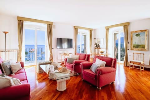 Top Airbnb: Rapallo Luxe Escape – Window on Portofino in Rapallo