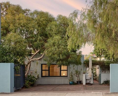Private Maisonette in Fremantle area near park