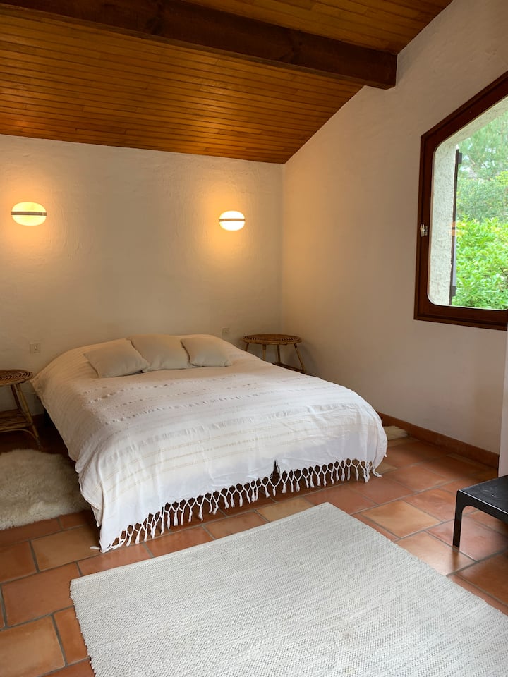 غرفة مزدوجة بسرير 160 × 200 مع حمام مستقل