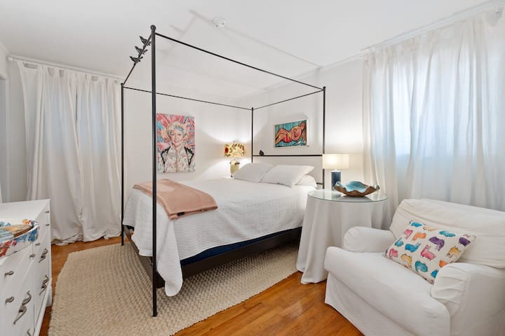 Bedroom 3 w/ Queen Bed