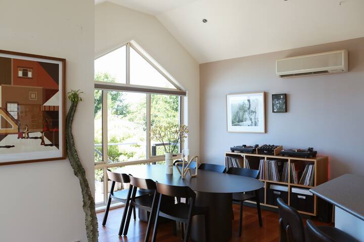 Light filled home with ocean views + pool gallery image 3