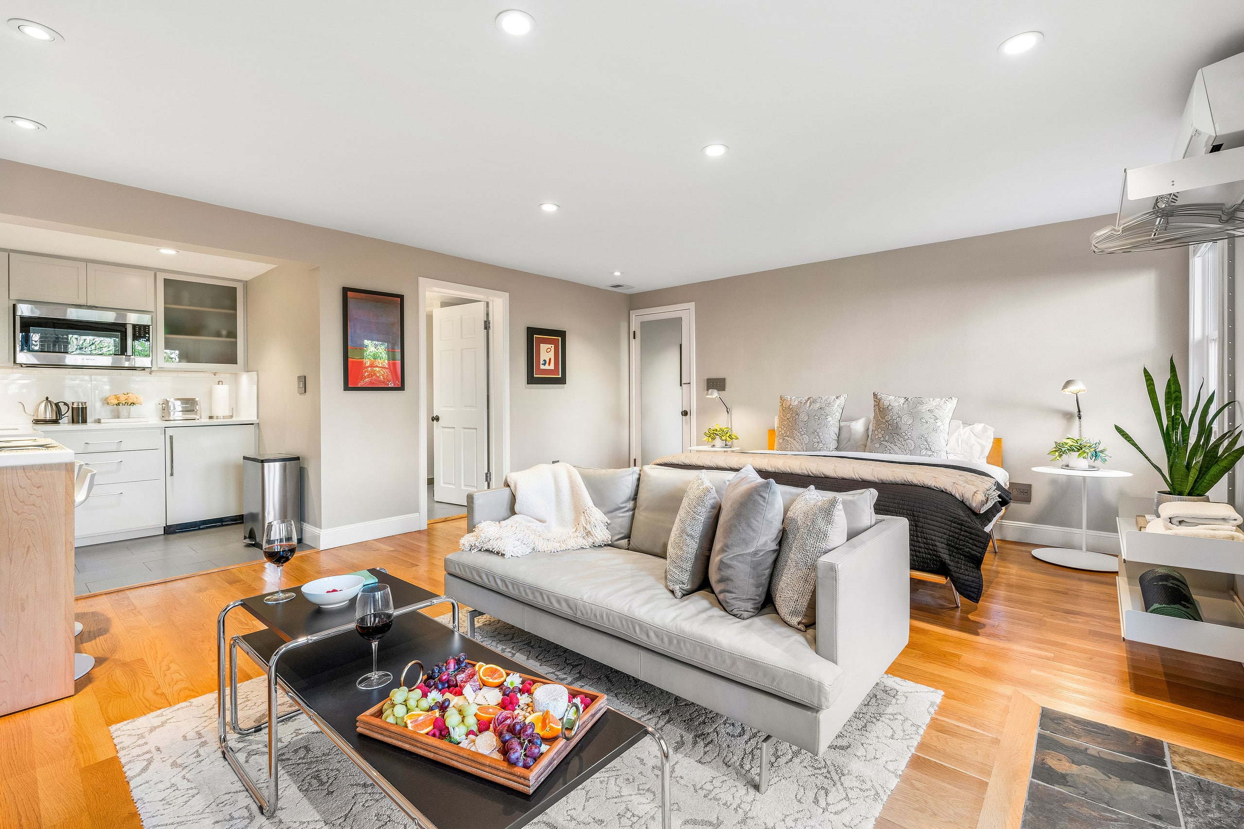 Condo in San Francisco · ★4.98 · Studio · 1 bed · 1 bath - Image 3