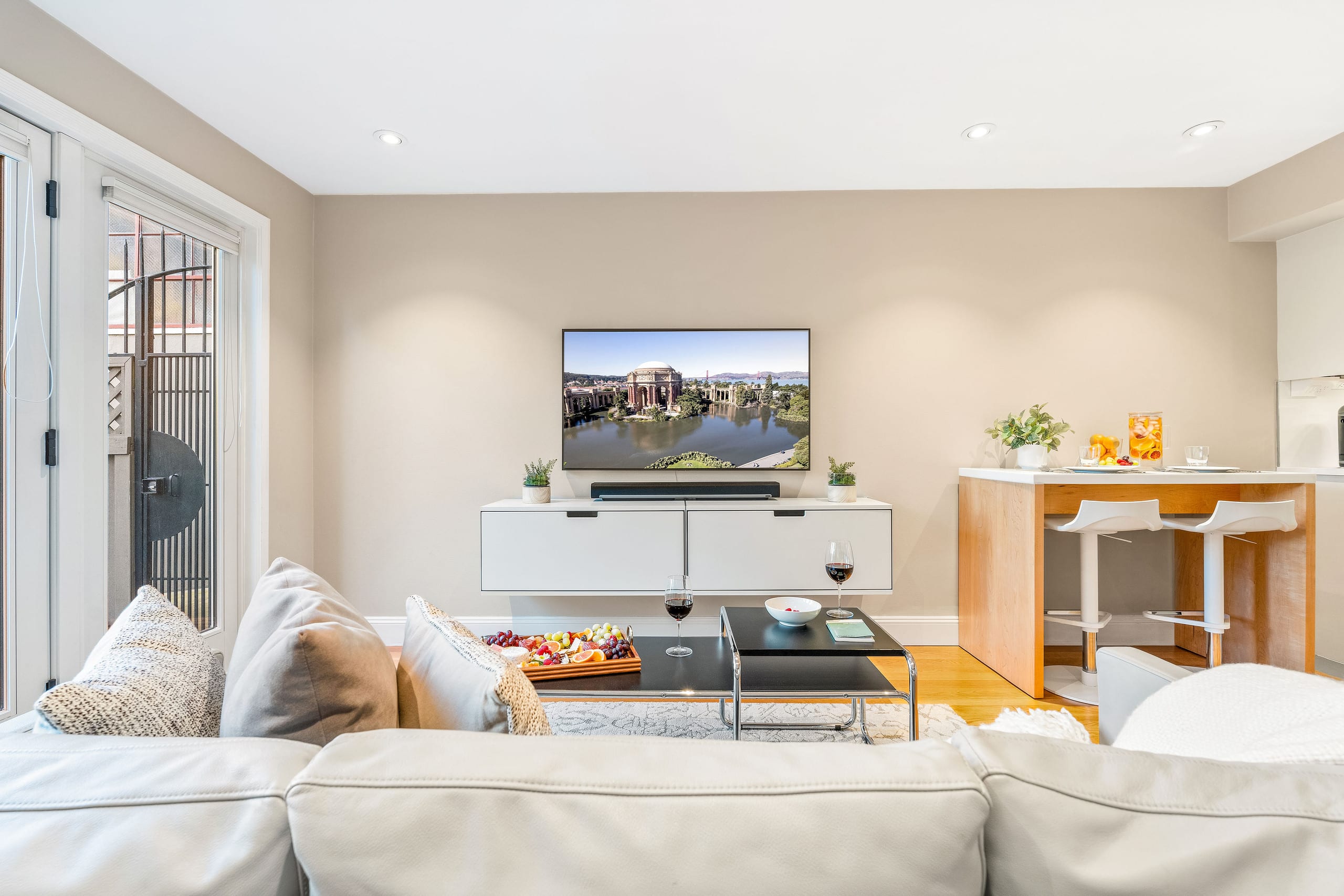 Condo in San Francisco · ★4.98 · Studio · 1 bed · 1 bath - Image 8