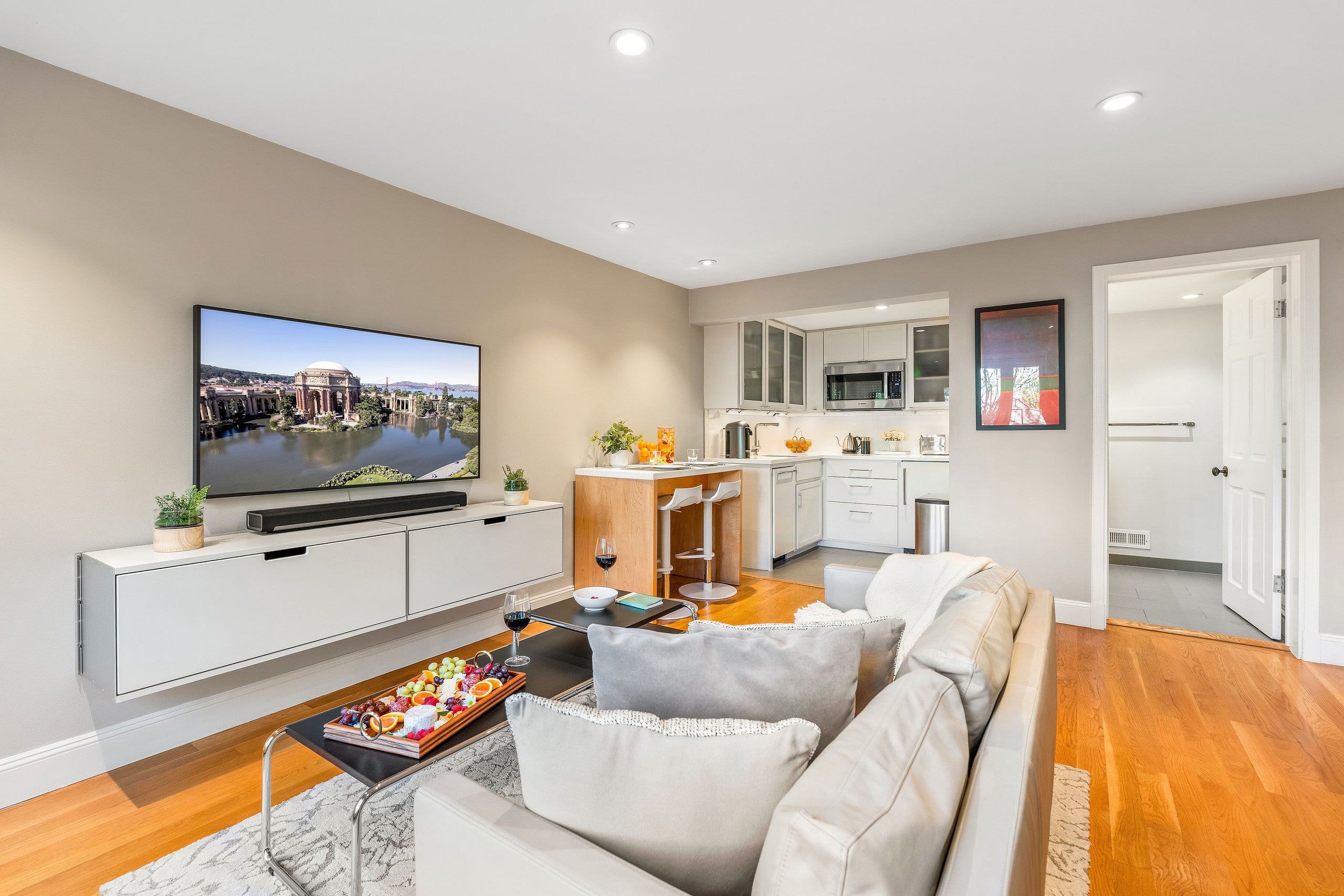Condo in San Francisco · ★4.98 · Studio · 1 bed · 1 bath - Image 9