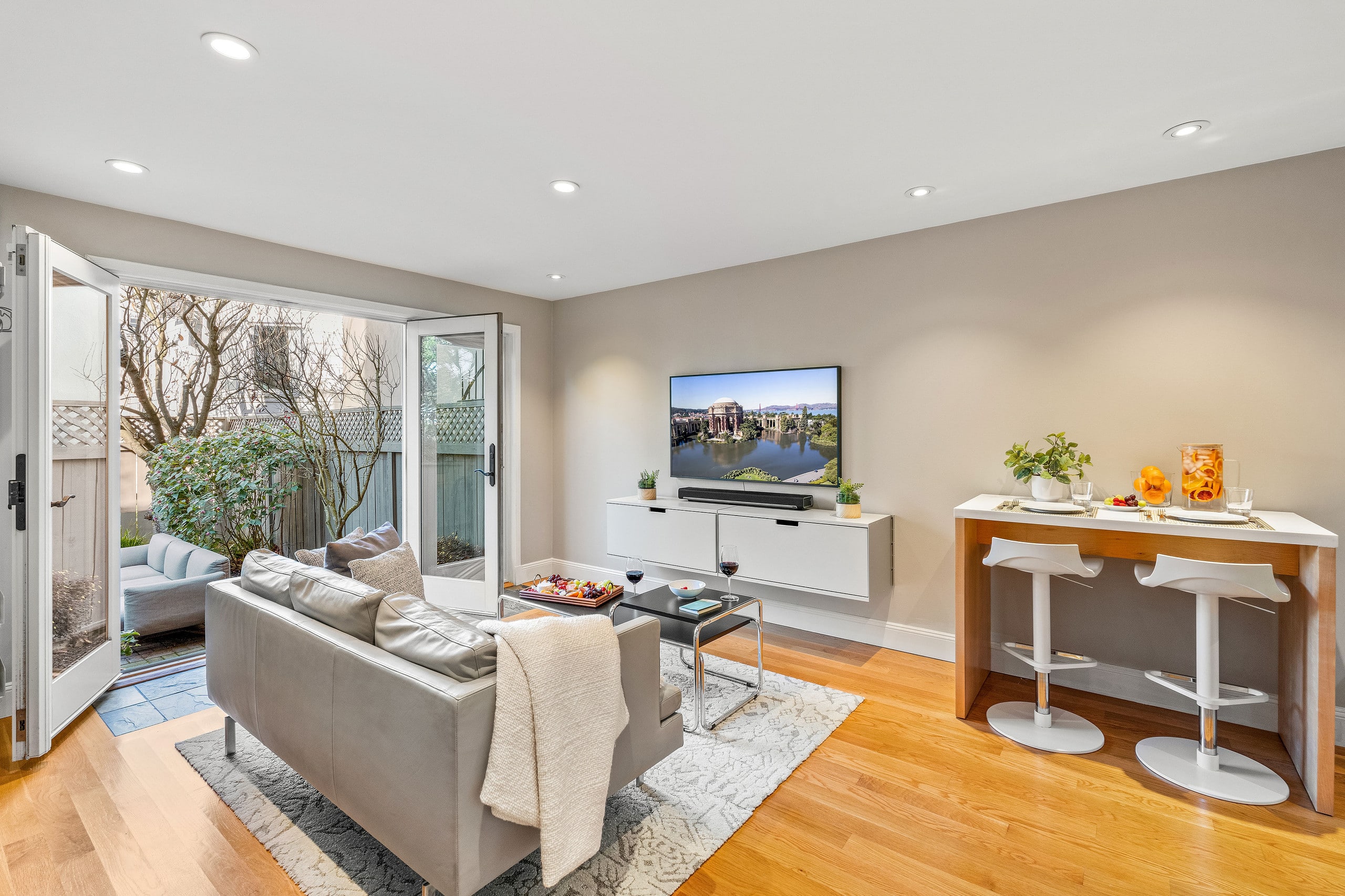 Condo in San Francisco · ★4.98 · Studio · 1 bed · 1 bath - Image 4