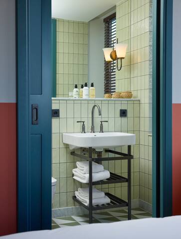 2-Bedroom Apartment | The July – Boat & Co gallery image 4