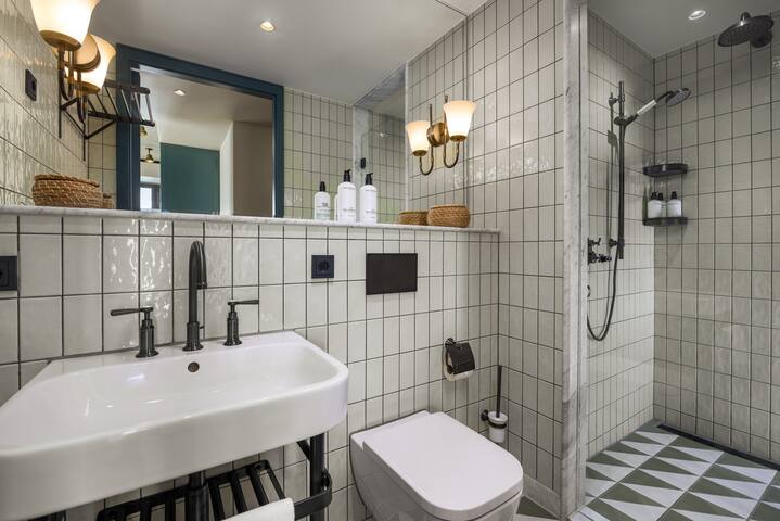 2-Bedroom Apartment | The July – Boat & Co gallery image 2