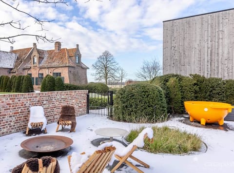 Luxury home between the fields with hot tub (winter)